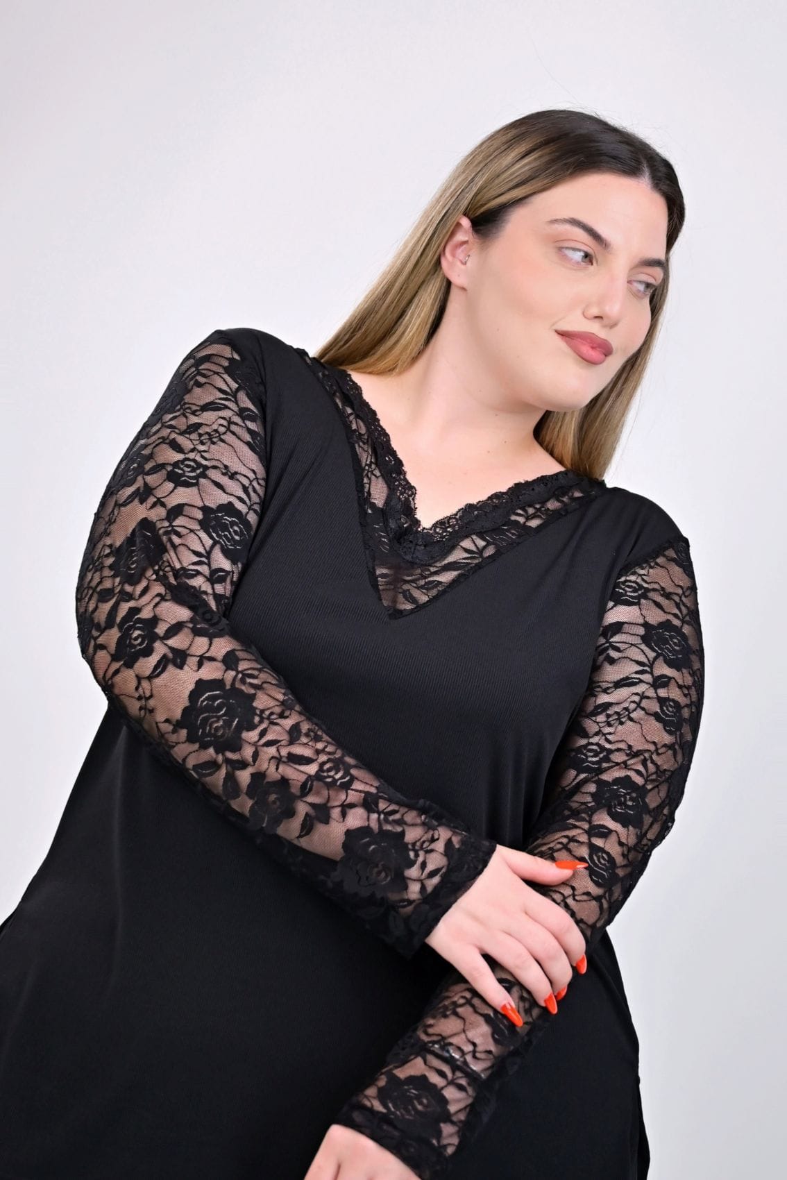 Ποιοτική plus size μπλούζα από ριπ ύφασμα με δαντέλα