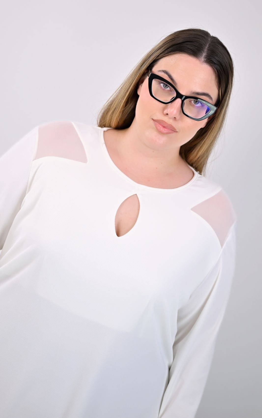 Plus size μπλούζα λευκή με μοντέρνο Δίχτυ στους Ώμους